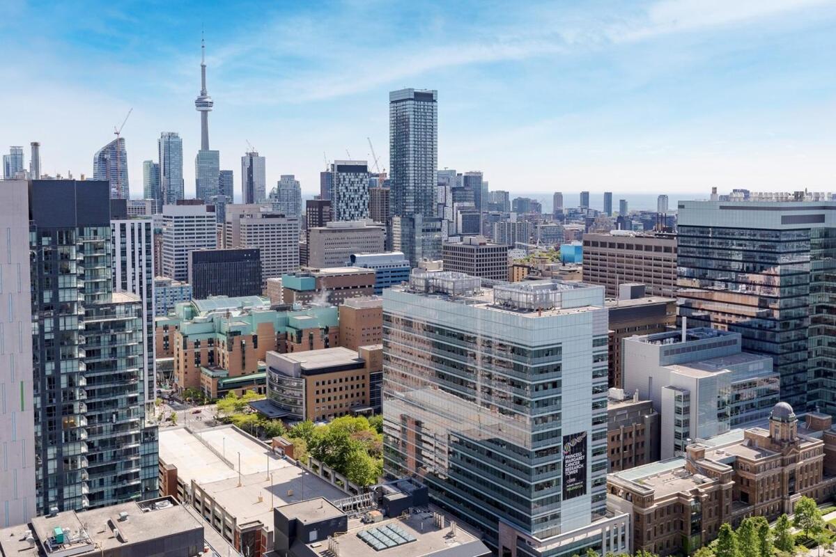 Huge 2Bd 2Ba With Sofa Bed And Cn Tower View! Apartment Toronto Exterior photo